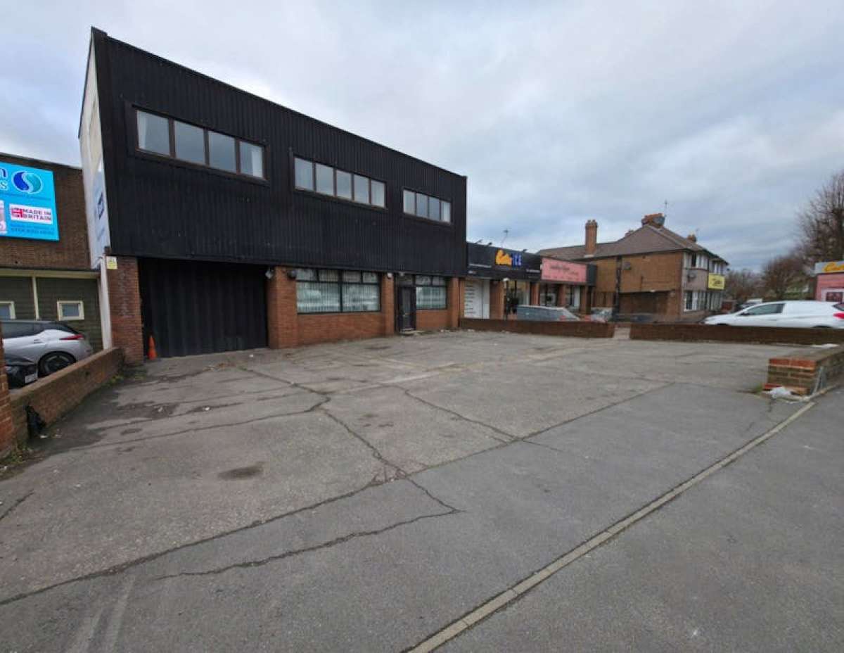 Industrial Unit in London - photo 3