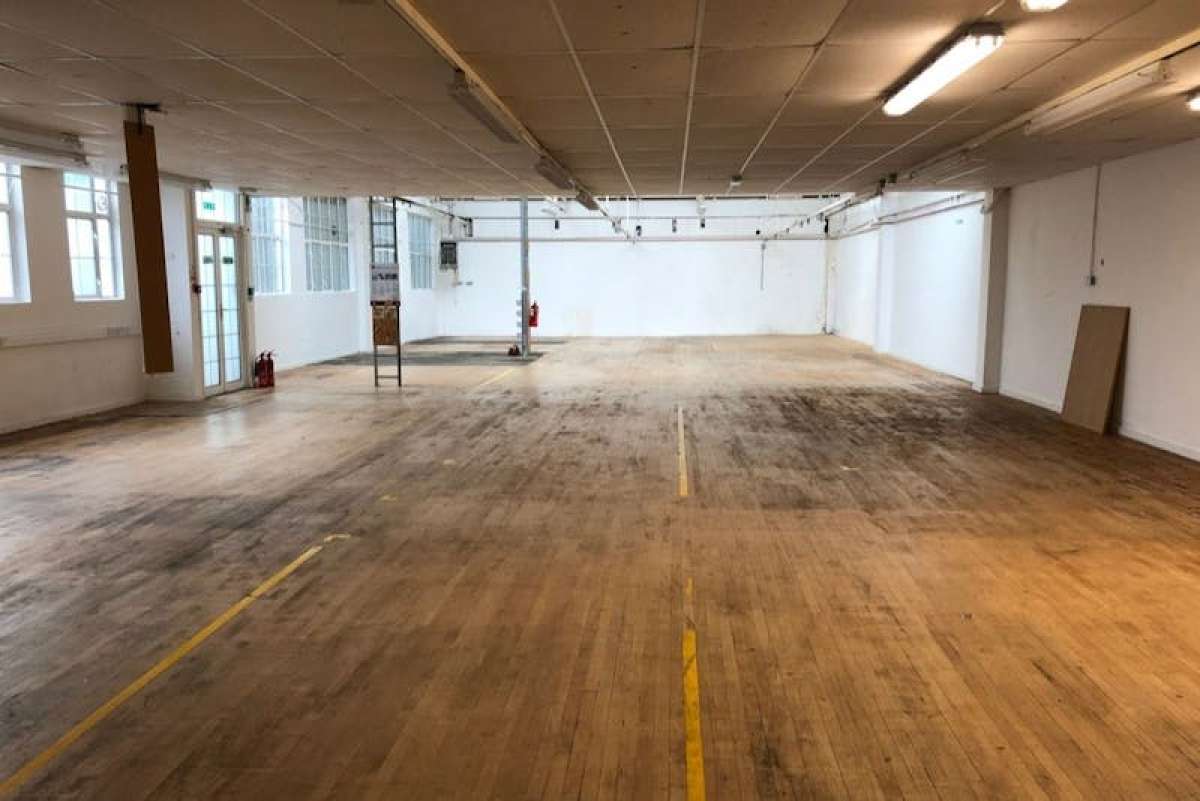Industrial Unit in Vale Road, Harringey - photo 2