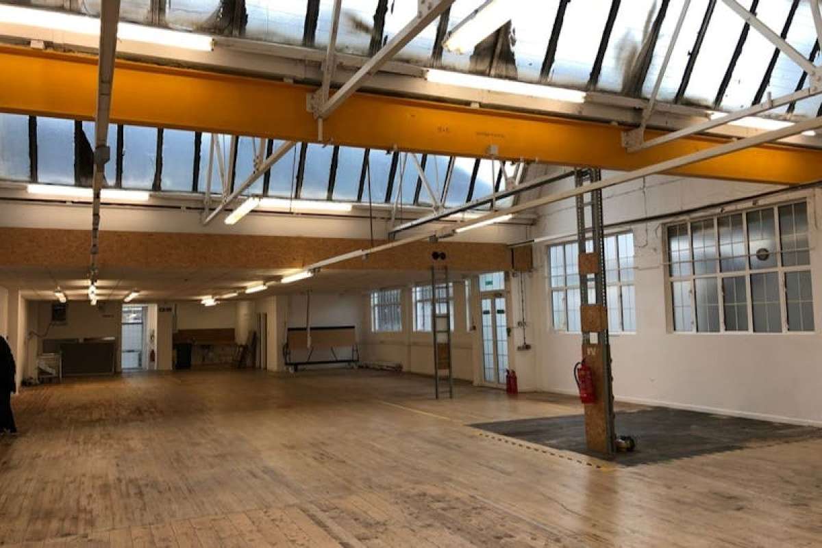Industrial Unit in Vale Road, Harringey - photo 4