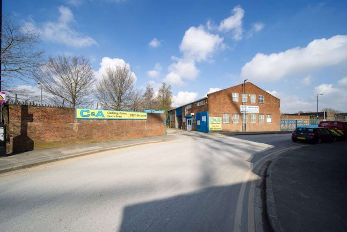 Industrial Unit in London - photo 2