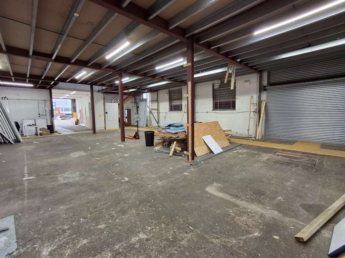 Industrial Unit in Ringwood - photo 4