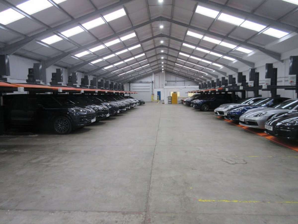 Industrial Unit in Byfleet - photo 3