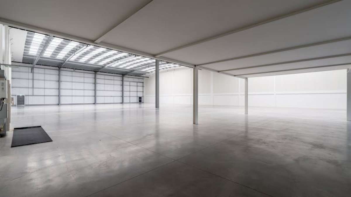 Industrial Unit in Basingstoke - photo 4