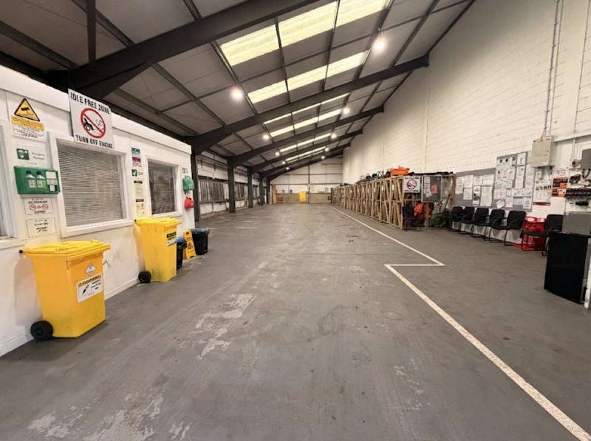 Industrial Unit in Farnham - photo 2