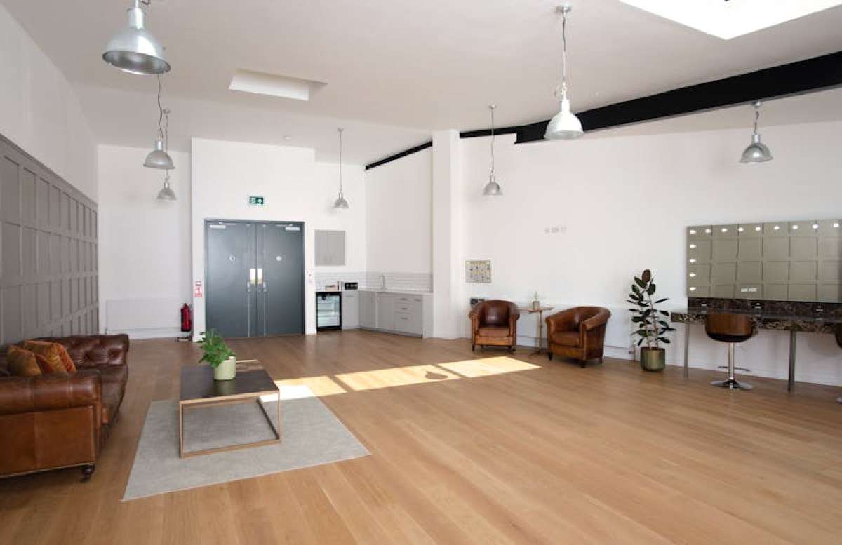 Industrial Unit in London - photo 4