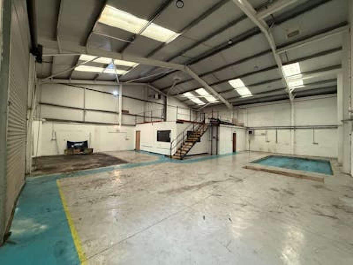 Industrial Unit in March - photo 2