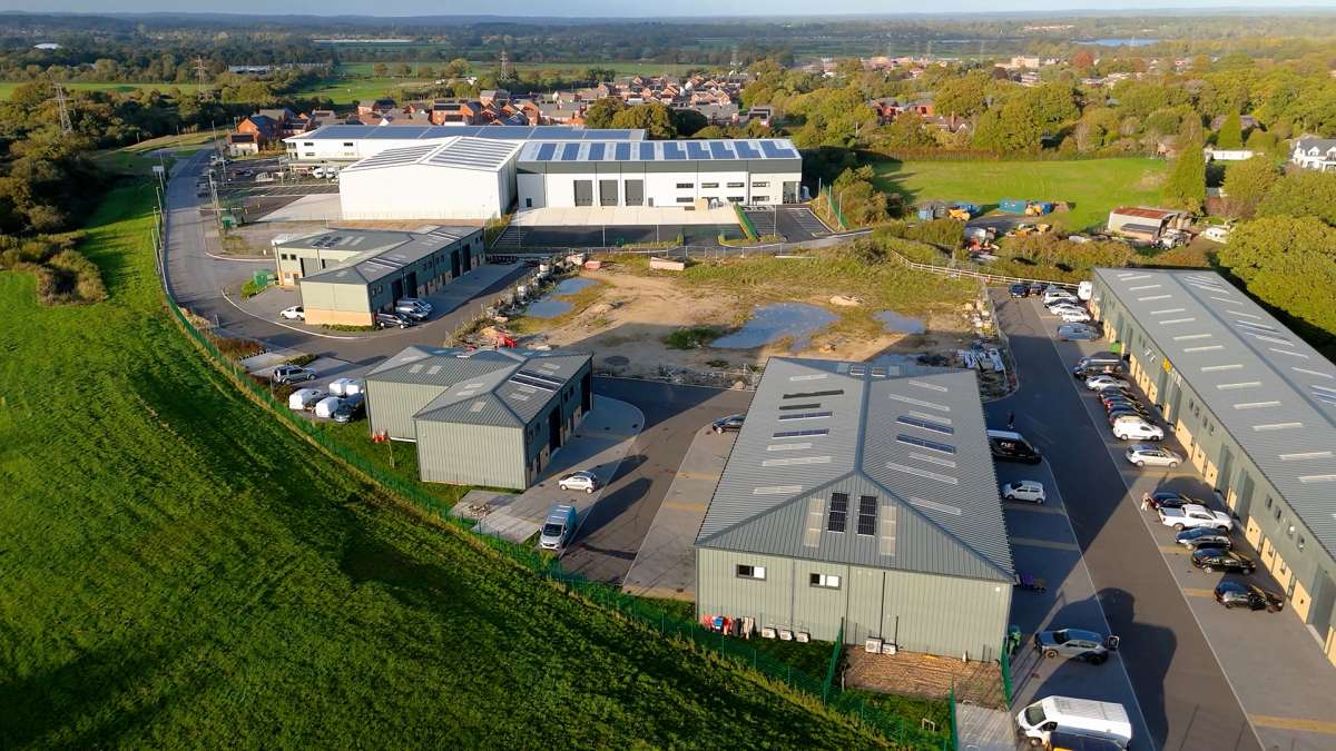 Industrial Unit in Bournemouth - photo 2