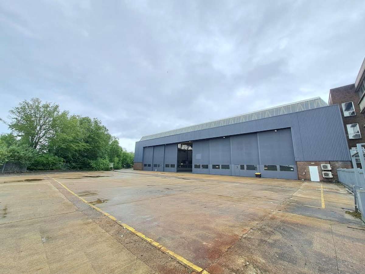 Industrial Unit in Gatwick - photo 2