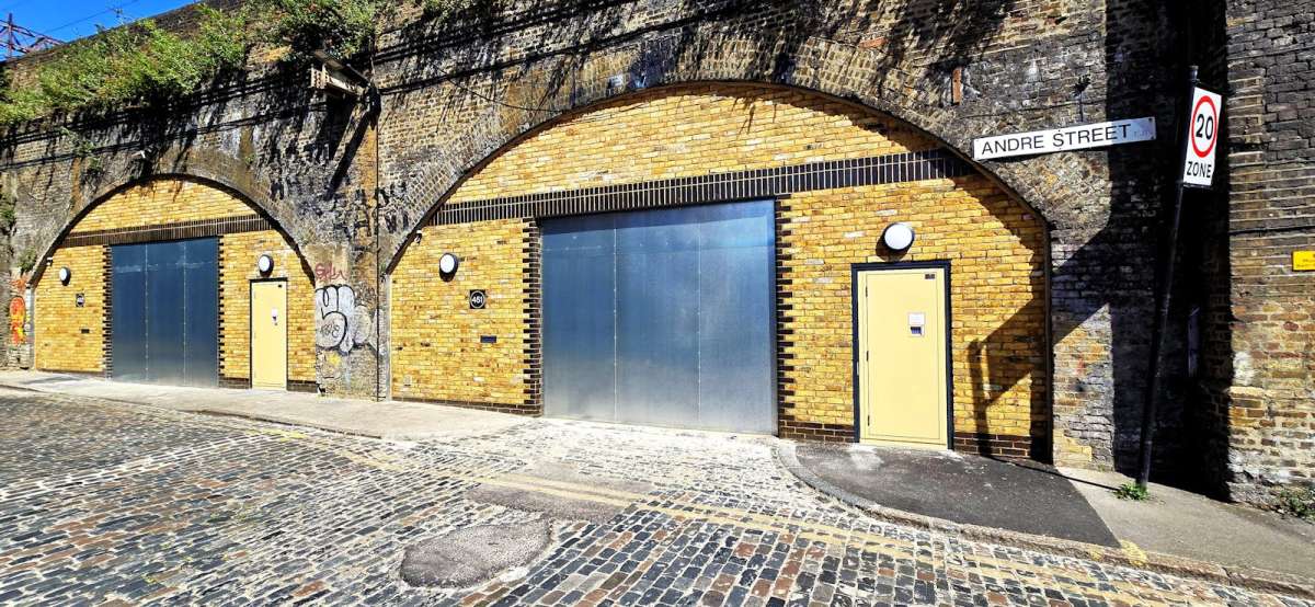 Industrial Unit in London - photo 2