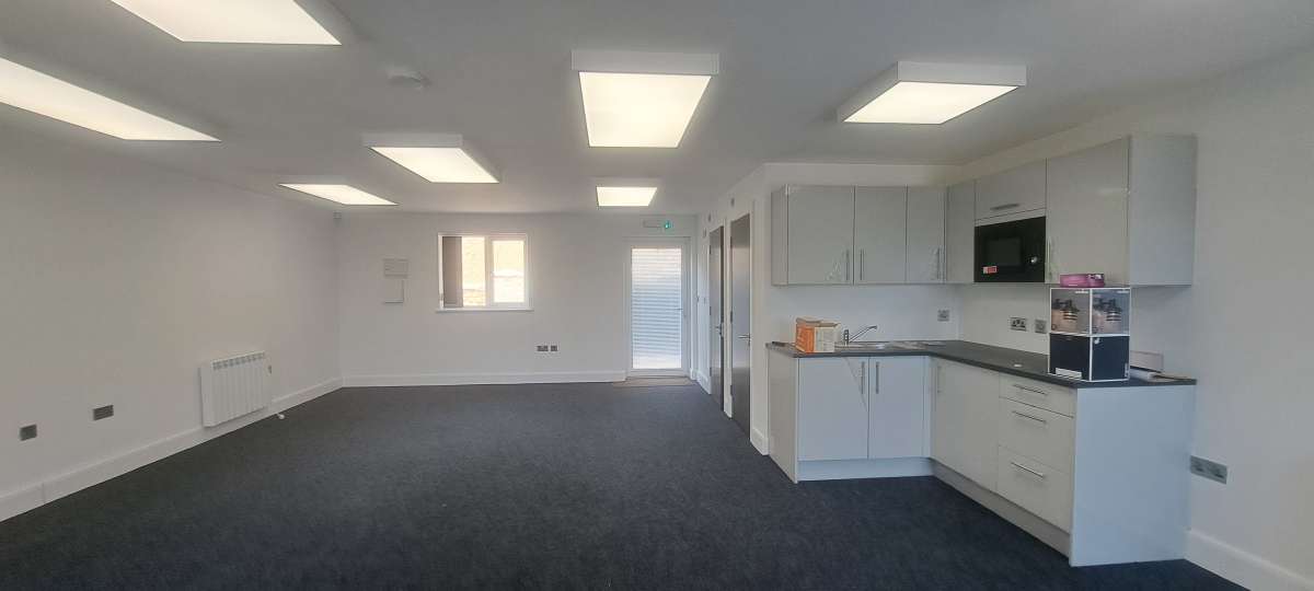 Office in Heath And Reach - photo 2