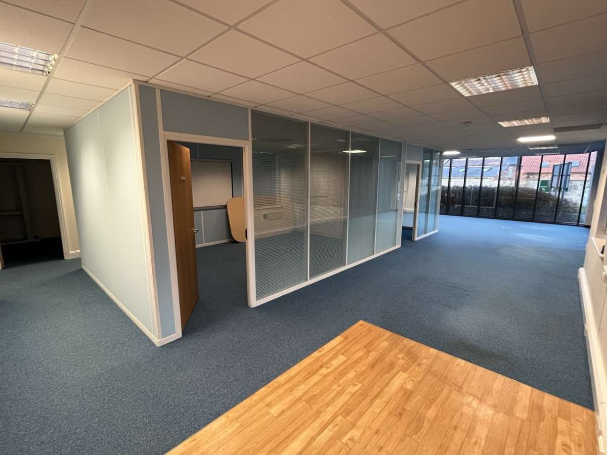 Office in Trowbridge - photo 2