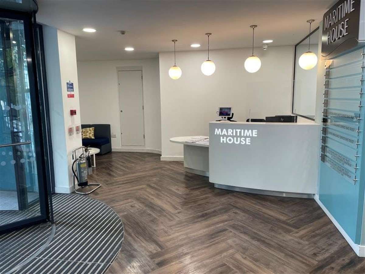 Office in Barking - photo 4