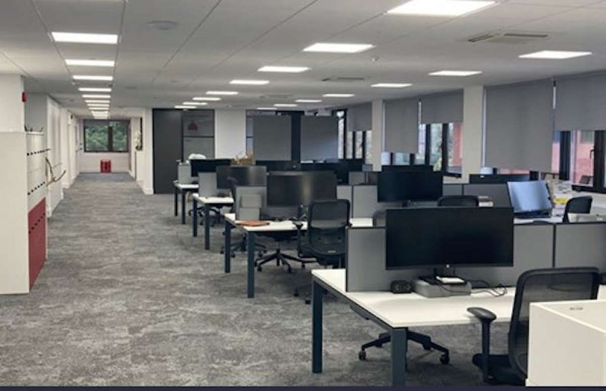 Office in Brentwood - photo 2