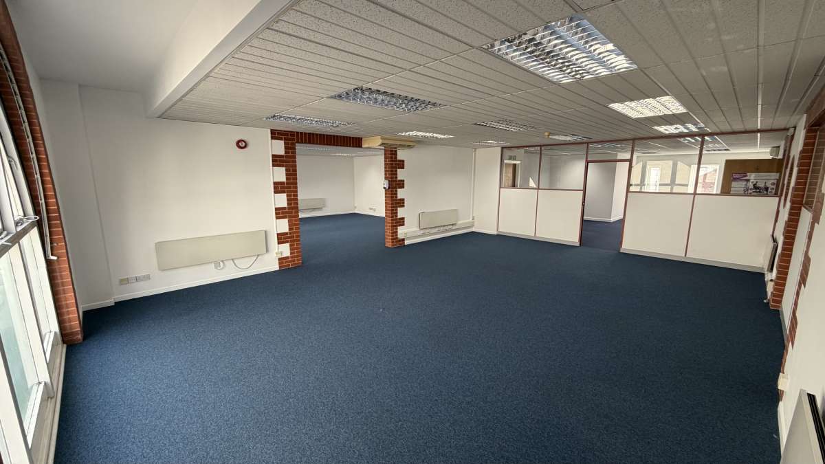 Office in Leamington Spa - photo 4