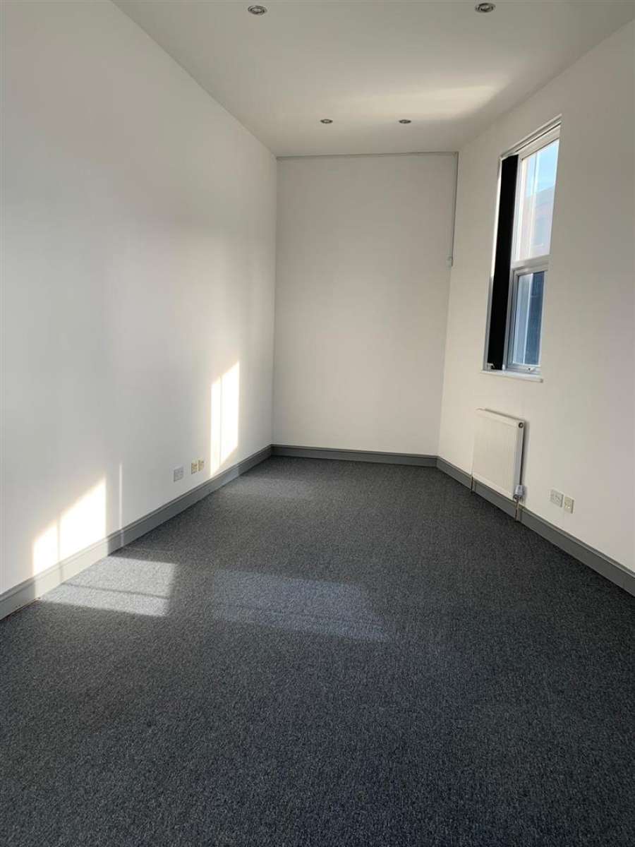 Office in Nottingham - photo 4