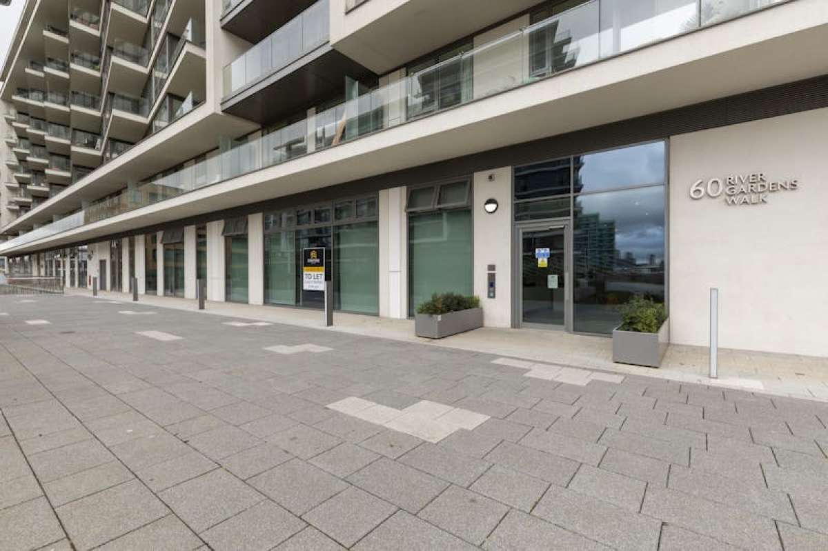 Retail/Shop in London - photo 2