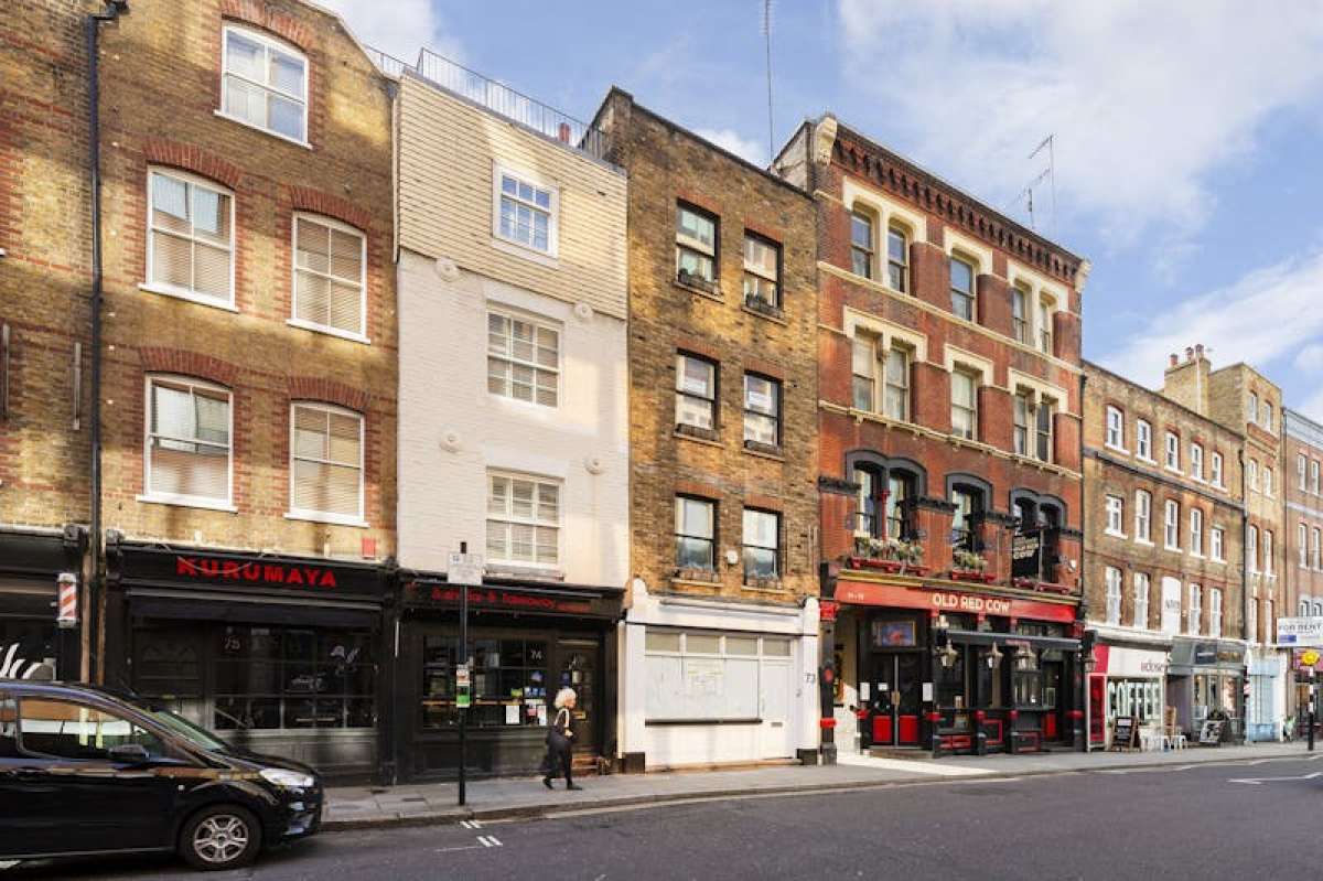 Retail/Shop in London - photo 3