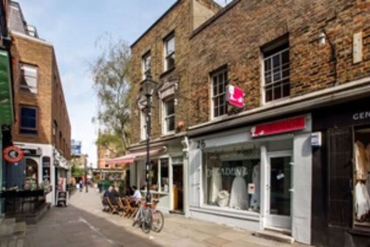 Retail/Shop in London - photo 4