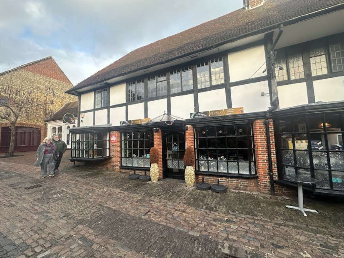 Retail in Farnham