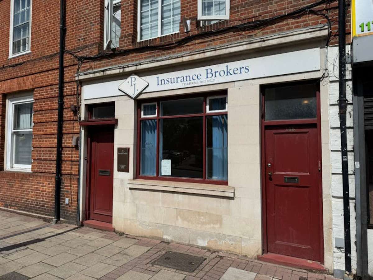 Retail/Shop in Weybridge - photo 2