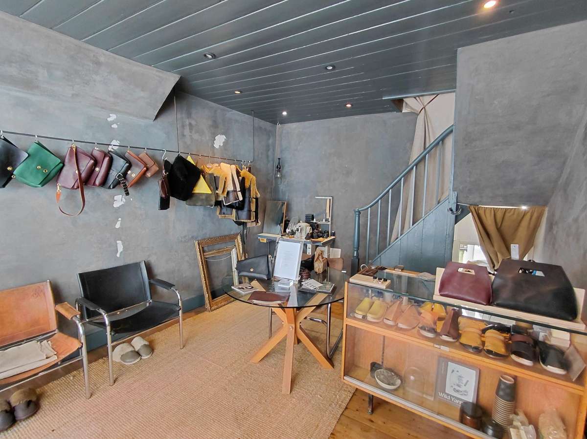 Retail/Shop in Brighton - photo 2
