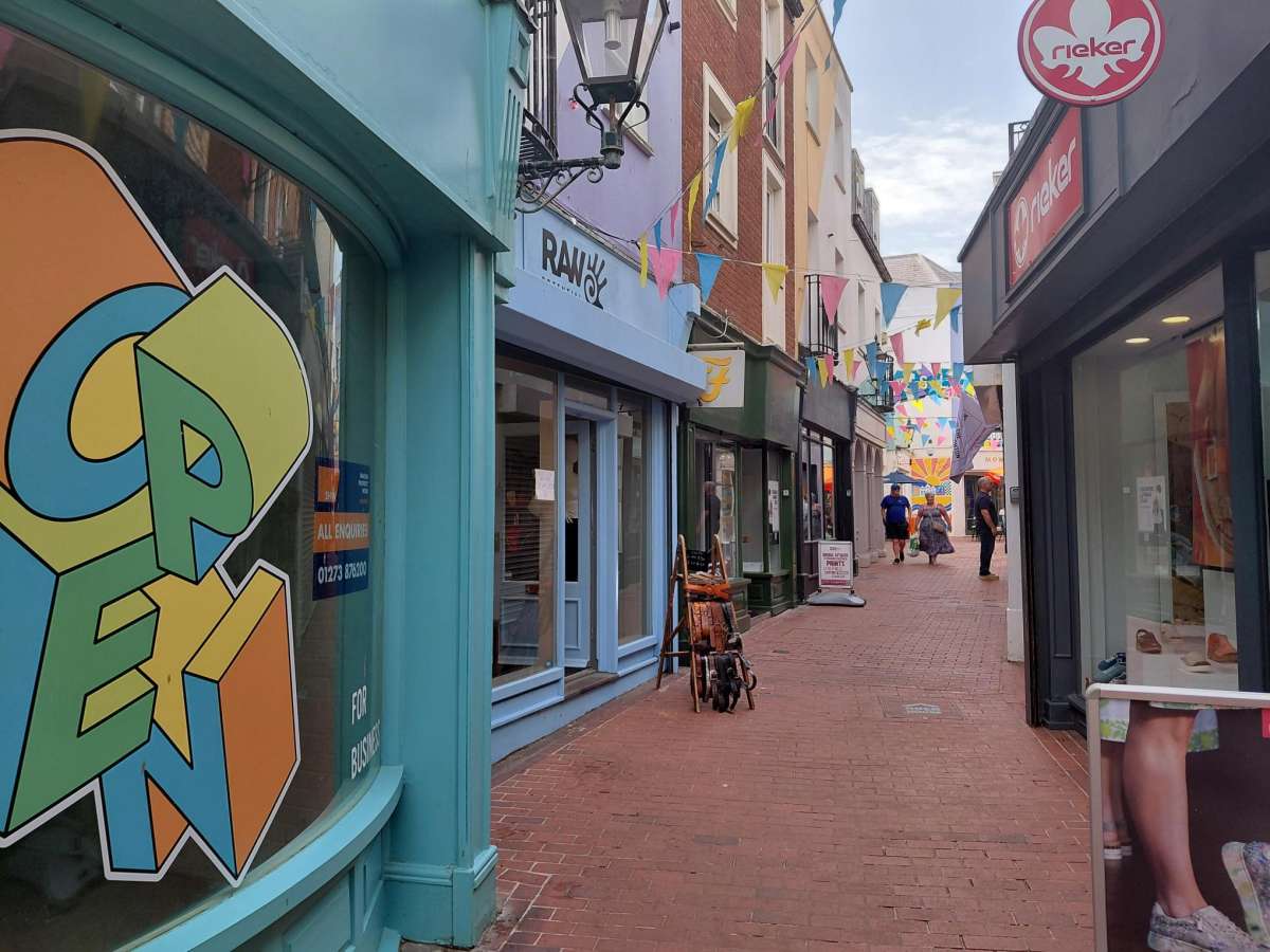 Retail/Shop in Brighton - photo 2