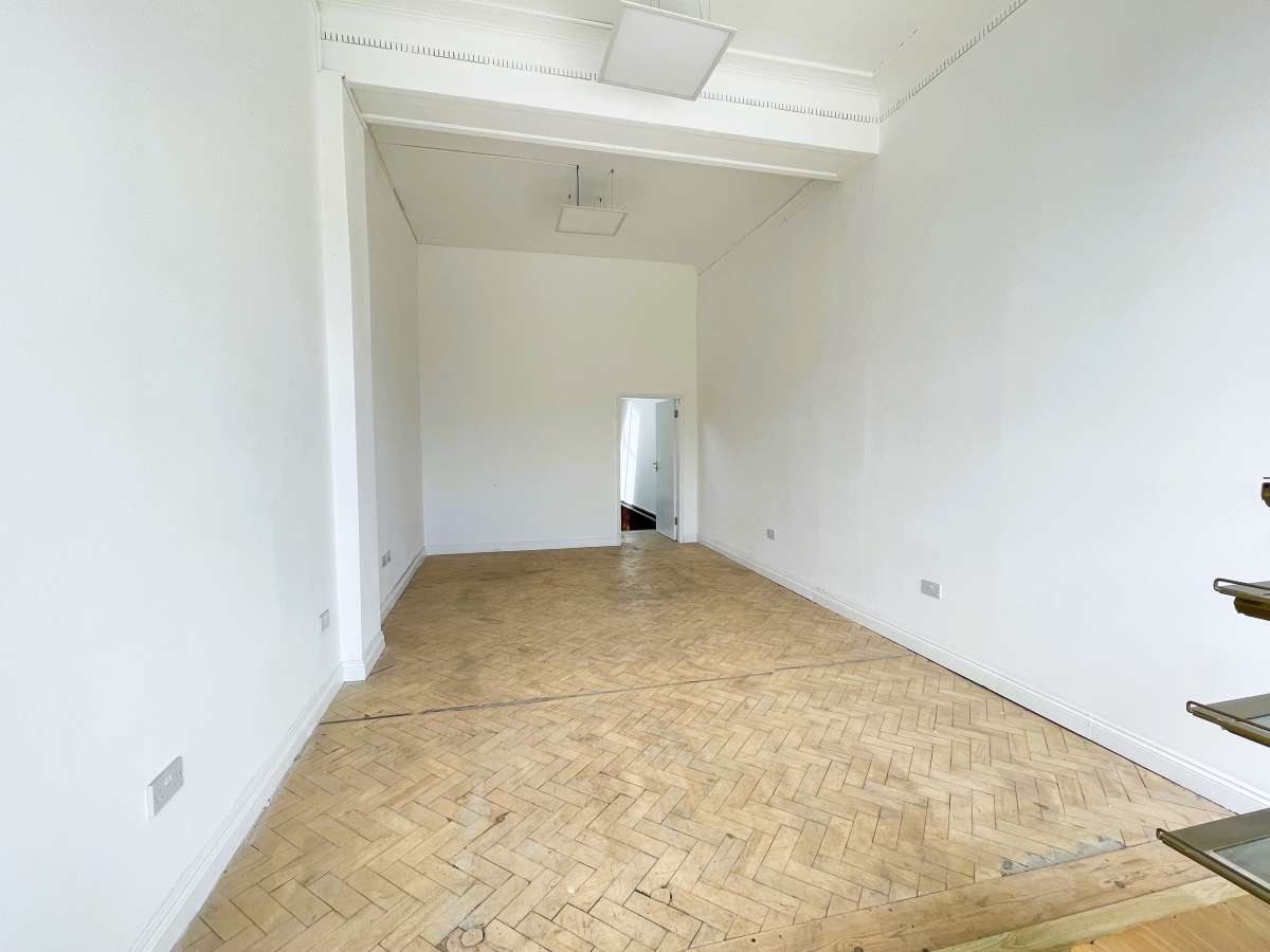 Retail/Shop in Burton On Trent - photo 4